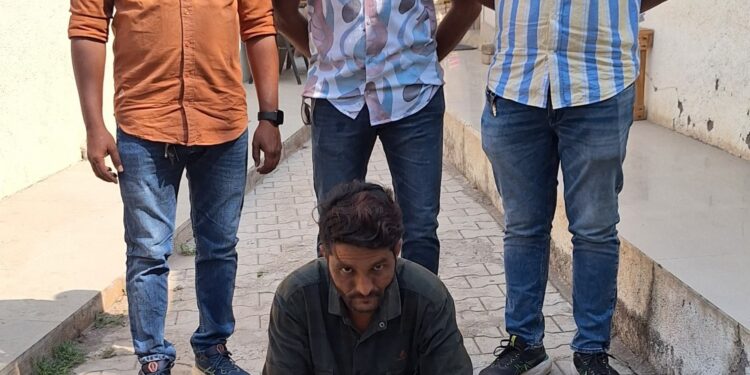 વરલી મટકાના આંકડા લખેલ સાહિત્ય સાથે વરલી મટકાનો જુગાર રમાડતાં ઇસમને રોકડ રૂ.૨૧,૨૦૦/-ના મુદ્દામાલ સાથે ઝડપી લેતી ભાવનગર લોકલ ક્રાઇમ બ્રાન્ચ