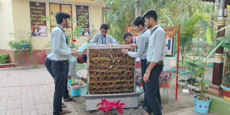 લોકભારતી વિશ્વવિદ્યાલય સણોસરાનો ગ્રામીણ નવીનતા માટેનો હેતુ સિદ્ધ કરી રહ્યા છે વિદ્યાર્થીઓ