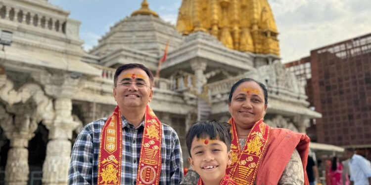 શ્રી આરાસુરી અંબાજી માતા દેવસ્થાન ટ્રસ્ટ, અંબાજીના વહીવટદાર તરીકે વિધિવત કાર્યભાર સંભાળી  કામગીરી શરુ કરતાં અધિક કલેકટરશ્રી કૌશિકભાઈ એસ. મોદી