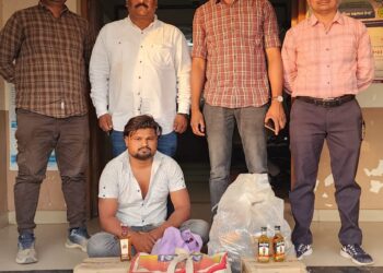 ભારતીય બનાવટનાં ઇંગ્લીશ દારૂની અલગ-અલગ બ્રાન્ડની નાની મોટી બોટલ નંગ-૨૧૭ કિ.રૂ.૨૭,૧૦૦/- ના મુદ્દામાલ સાથે એક ઇસમને ઝડપી પાડતી ભાવનગર લોકલ ક્રાઇમ બ્રાન્ચ