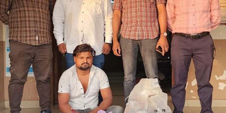 ભારતીય બનાવટનાં ઇંગ્લીશ દારૂની અલગ-અલગ બ્રાન્ડની નાની મોટી બોટલ નંગ-૨૧૭ કિ.રૂ.૨૭,૧૦૦/- ના મુદ્દામાલ સાથે એક ઇસમને ઝડપી પાડતી ભાવનગર લોકલ ક્રાઇમ બ્રાન્ચ