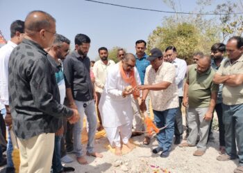 વલ્લભીપુર શહેરમાં ધારાસભ્ય શંભુનાથ ટુન્ડિયા ના હસ્તે પાણી ની ટાંકીનું ખાત મુહૂર્ત કરાયું ત્યારે ધારાસભ્ય એ નગરપાલિકા ની ભાજપની બોડી ને લીધી ઉધડી