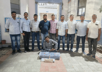 ચરસ વજન-૩.૬૮૪ કિ.ગ્રા. કિ.રૂ.૫,૫૨,૬૦૦/- તથા સુકા ગાંજાની ભુકી વજન-૧.૫૨૨ કિ.ગ્રા. કિ.રૂ.૧૫,૨૨૦/- સહિત કુલ કિ.રૂ.૫,૬૮,૩૨૦/- ના મુદ્દામાલ સાથે એક માણસને ઝડપી લેતી ભાવનગર લોકલ ક્રાઇમ બ્રાન્ચ