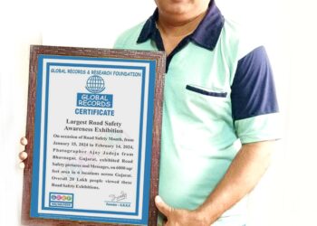 ભાવનગરના ફોટોગ્રાફર અજયસિંહ જાડેજા એ ગુજરાતનાં છ શહેરોમાં ટ્રાફિક પ્રદર્શન યોજી રેકોર્ડ બનાવ્યો.