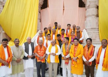 મુખ્યમંત્રી શ્રી ભૂપેન્‍દ્ર પટેલ અને રાજ્ય મંત્રીમંડળનાં મંત્રીશ્રીઓએ અયોધ્યાના ભવ્ય રામમંદિરમાં રામલલ્લાનાં શ્રદ્ધા પૂર્વક દર્શન-અર્ચન કર્યા.