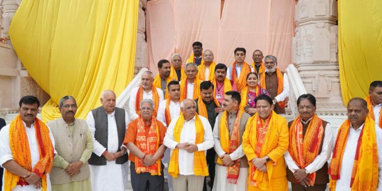 મુખ્યમંત્રી શ્રી ભૂપેન્‍દ્ર પટેલ અને રાજ્ય મંત્રીમંડળનાં મંત્રીશ્રીઓએ અયોધ્યાના ભવ્ય રામમંદિરમાં રામલલ્લાનાં શ્રદ્ધા પૂર્વક દર્શન-અર્ચન કર્યા.