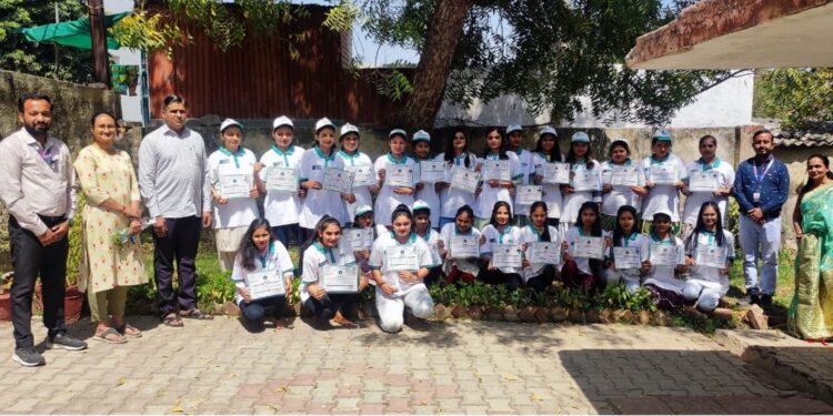 ભાવનગરમાં એસ.બી.આઇ ગ્રામ સ્વરોજગાર તાલીમ સંસ્થા દ્વારા બ્યુટી પાર્લર મેનેજમેન્ટની તાલીમનો  સમાપન કાર્યક્રમ યોજાયો