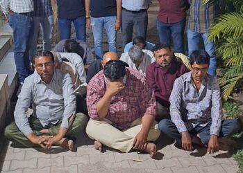 રોકડ રૂ.૪૧,૧૦૦/- સહીત કુલ કિં.રૂ.૫૮,૬૦૦/-ના મુદ્દામાલ સાથે ગંજીપત્તાનો હારજીતનો તિન પત્તીનો જુગાર રમતાં અગિયાર માણસોને ઝડપી લેતી ભાવનગર લોકલ ક્રાઇમ બ્રાન્ચ