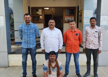 વલસાડ રૂરલ પોલીસ સ્ટેશનમાં દાખલ થયેલ ઇંગ્લીશ દારૂના ગુન્હામાં નાસતા-ફરતા આરોપીને ઝડપી પાડતી ભાવનગર લોકલ ક્રાઇમ બ્રાન્ચ