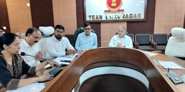 જિલ્લા કલેક્ટરશ્રી આર.કે.મહેતાના અધ્યક્ષસ્થાને જિલ્લા સંકલન સમિતિની બેઠક યોજાઇ