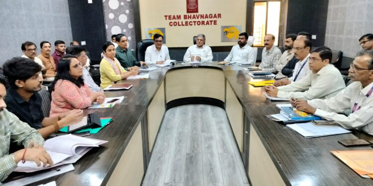 ભાવનગર જિલ્લા ચૂંટણી અધિકારીશ્રી આર.કે.મહેતાનાં અધ્યક્ષસ્થાને ડિસ્ટ્રિક્ટ ઇન્ટેલિજન્સ કમિટી ની બેઠક યોજાઇ
