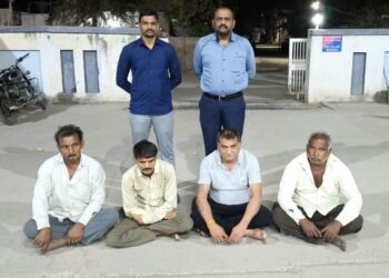 રોકડ રૂ.૧૨,૬૦૦/- સહિત કુલ રૂ.૧૨,૭૦૦/-ના મુદ્દામાલ સાથે ગંજીપત્તાના પાના-પૈસાથી હાર-જીતનો તીનપત્તીનો જુગાર રમતાં ચાર માણસોને ઝડપી લેતી ભાવનગર લોકલ ક્રાઇમ બ્રાન્ચ