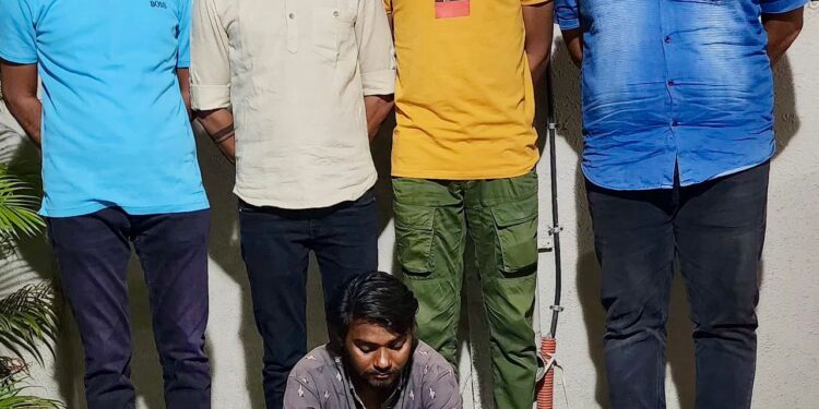 ભાવનગર જિલ્લાના ઘોઘા રોડ પોલીસ સ્ટેશનમાં દાખલ થયેલ પોકસોના ગુન્હામાં રાજકોટ મધ્યસ્થ જેલ ખાતેથી છેલ્લાં ચાર મહિનાથી પેરોલ રજા ઉપરથી ફરાર પાકા કામના કેદીને ઝડપી લેતી પેરોલ ફર્લો સ્કવોડ ભાવનગર.