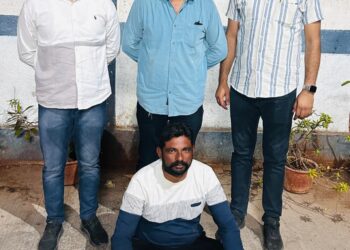 તળાજા પોલીસ સ્ટેશનના વર્ષ-૨૦૨૩ના અલગ-અલગ બે ગુન્હાઓમાં પકડવાના બાકી આરોપીને ઝડપી પાડતી ભાવનગર લોકલ ક્રાઇમ બ્રાન્ચ