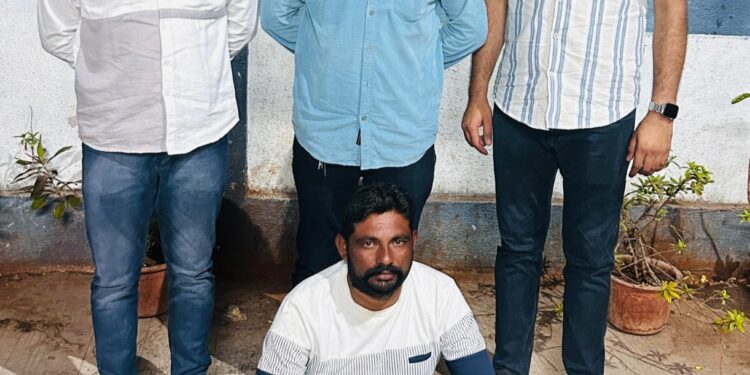 તળાજા પોલીસ સ્ટેશનના વર્ષ-૨૦૨૩ના અલગ-અલગ બે ગુન્હાઓમાં પકડવાના બાકી આરોપીને ઝડપી પાડતી ભાવનગર લોકલ ક્રાઇમ બ્રાન્ચ