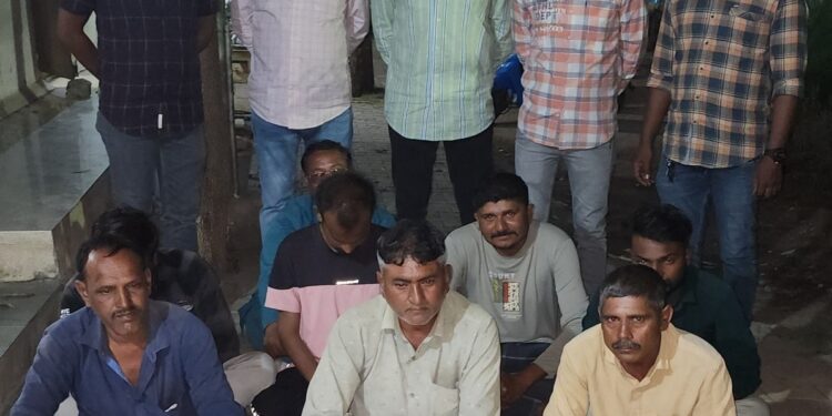 રોકડ રૂ.૨૩,૫૦૦/- તથા ગંજીપત્તાના પાના સહિત કુલ કિં.રૂ.૨૩,૫૦૦/-ના મુદ્દામાલ સાથે ગંજીપત્તાનો હારજીતનો જુગાર રમતા કુલ-૦૮ માણસોને ઝડપી લેતી ભાવનગર લોકલ ક્રાઇમ બ્રાન્ચ