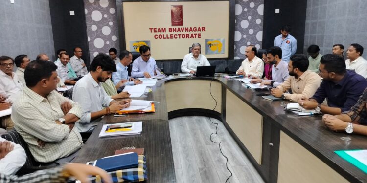 જિલ્લા ચૂંટણી અધિકારી અને જિલ્લા કલેક્ટર શ્રી આર.કે.મહેતાની અધ્યક્ષતામાં SVEEP(સ્વીપ) કોર કમિટીના સભ્યો તથા નોડલ અધિકારીશ્રીઓ સાથે બેઠક યોજાઇ