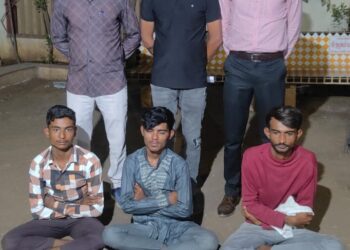 કુલ રૂ.૧૬,૪૦૦/-ના મુદ્દામાલ સાથે ત્રણ ઇસમોને ઝડપી પાડી ઘરફોડ ચોરીનો ગુન્હો શોધી કાઢતી પેરોલ ફર્લો સ્કવોડ ભાવનગર.