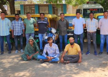 ભાવનગર લોકલ ક્રાઇમ બ્રાન્ચ નો સપાટો કુલ કિ.રૂ.૭,૭૫,૦૦૦/-ના વાહનો સાથે કુલ-૦૩ ઇસમોને ઝડપી પાડી રીક્ષા ચોરીના ચાર ગુન્હાઓ શોધી કાઢયાં