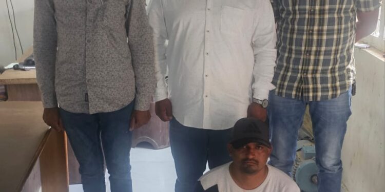 રોકડ રૂ.૧૫,૫૦૦/- સહિત કુલ કિં.રૂ.૨૫,૫૦૦/-ના મુદ્દામાલ સાથે ઓનલાઇન ક્રિકેટ મેચ ઉપર હારજીતનો જુગાર રમાડતા ઇસમને ઝડપી લેતી ભાવનગર લોકલ ક્રાઇમ બ્રાન્ચ