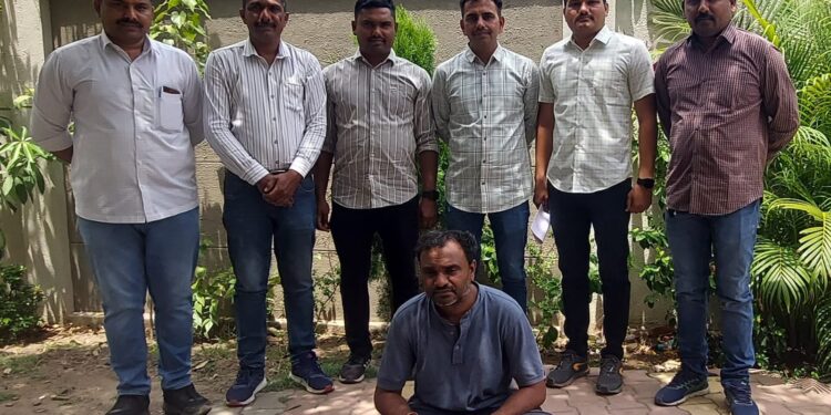 વડોદરા શહેર સાયબર ક્રાઇમ પોલીસ સ્ટેશનમાં દાખલ થયેલ ઠગાઇ-વિશ્વાસઘાતના ગુન્હામાં નાસતાં-ફરતાં આરોપીને ઝડપી પાડતી ભાવનગર લોકલ ક્રાઇમ બ્રાન્ચ