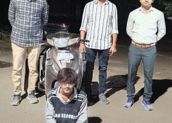 ચોરી થયેલ એકટીવા સ્કુટર સાથે એક ઇસમને ઝડપી પાડી વાહન ચોરીનો ગુન્હો શોધી કાઢતી  પેરોલ ફર્લો સ્કવોડ ભાવનગર.