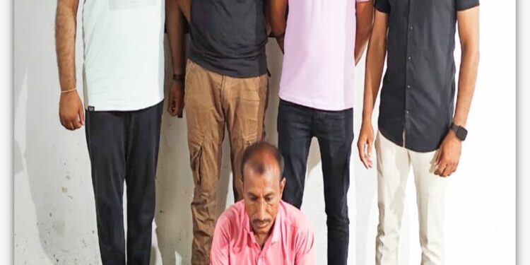 વડોદરા મધ્યસ્થ જેલમાંથી છેલ્લાં નવ મહિનાથી વચગાળાના જામીન રજા ઉપરથી ફરાર પાકા કામના કેદીને ઝડપી લેતી પેરોલ ફર્લો સ્કવોડ ભાવનગર.