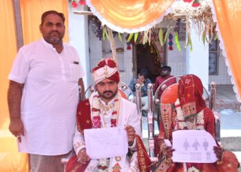 મહુવા તાલુકાના મોટી જાગધાર ગામે લગ્નમાં મતદાન જાગૃતિનો સંદેશો આપવામાં આવ્યો