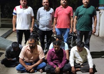 ગંજીપત્તાના પાના તથા રોકડ રૂ.૫૬,૧૦૦/-સહિત કુલ રૂ.૧,૩૧,૧૦૦/-ના મુદ્દામાલ સાથે ગંજીપત્તાનો હારજીતનો તીનપત્તીનો જુગાર રમતા કુલ-૦૬ શકુનીઓને ઝડપી પાડતી ભાવનગર લોકલ ક્રાઇમ બ્રાન્ચ