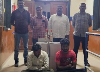 ભાવનગર લોકલ ક્રાઇમ બ્રાન્ચ ટીમનો સપાટો ભારતીય બનાવટનાં ઇંગ્લીશ દારૂની બોટલ નંગ-૧૦૬ કિ.રૂ.૩૧,૮૦૦/- ના મુદ્દામાલ સાથે બે ઇસમોને ઝડપી પાડયા