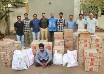 ભાવનગર ના સુભાષનગર ખાતે ભાવનગર લોકલ ક્રાઇમ બ્રાન્ચ નો સપાટો.મસમોટો ઇંગ્લિશ દારૂ નો જથ્થો પકડી પાડ્યો.