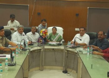 રાજ્યકક્ષાનાં કેન્દ્રીયમંત્રી અને ભાવનગરનાં સાંસદ શ્રીમતી નીમુબેન બાંભણીયાએ જિલ્લાનાં પદાધિકારીશ્રી અને અધિકારીશ્રીઓ સાથે બેઠક કરી