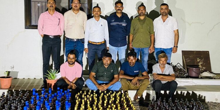 ભાવનગર લોકલ ક્રાઇમ બ્રાન્ચ સપાટો ટ્રકમાં ભરેલ લોખંડના દાણાની આડમાં ભાવનગરમાં ઘુસાડવામાં આવતાં ભારતીય બનાવટની ઇંગ્લીશ દારૂ નો મોટો જથ્થો ઝડપી પાડયો