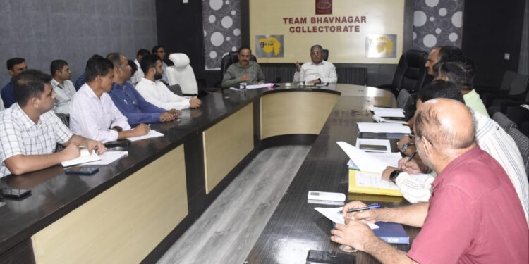 જિલ્લા કલેકટરશ્રી આર.કે.મહેતાના અધ્યક્ષતામાં યોગ દિવસની જિલ્લા કક્ષા ઉજવણીની પૂર્વતૈયારીની સમીક્ષા બેઠક યોજાઇ