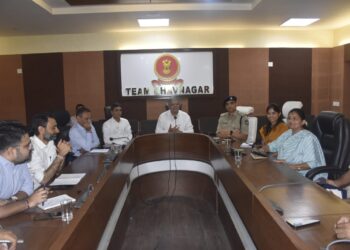 ભાવનગર જિલ્લામાં પ્રવેશોત્સવ-૨૦૨૪ના આયોજન સંદર્ભે જિલ્લા કલેક્ટરશ્રી  આર.કે.મહેતાના અધ્યક્ષસ્થાને બેઠક યોજાય.મુખ્યમંત્રી શ્રી ભૂપેન્દ્રભાઈ પટેલ વર્ચ્યુઅલી ઉપસ્થિત રહી માર્ગદર્શન આપ્યું.