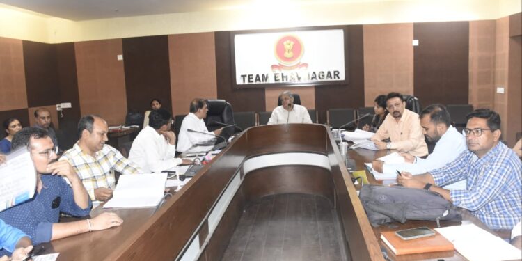 જિલ્લા કલેક્ટરશ્રી આર.કે.મહેતાના અધ્યક્ષસ્થાને પીસી એન્ડ પીએનડીટી એક્ટ અન્વયે એડવાઈઝરી કમિટીની બેઠક યોજાઇ