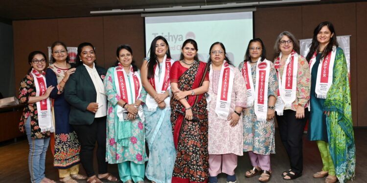 યુવિનના છ મહિના ની સફળતાનો ઉત્સવ!ફ્લોરલ થીમ પર યોજાઈ મીટીંગ