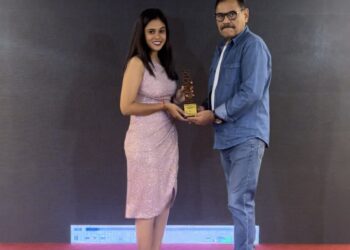 ધ ગોલ્ડન ગ્લોરી ઇન્ડિયન એવૉર્ડ 2024 માં બેસ્ટ મેકઅપ આર્ટિસ્ટ નો એવૉર્ડ મેળવતા શિવાંગી રાજપૂત