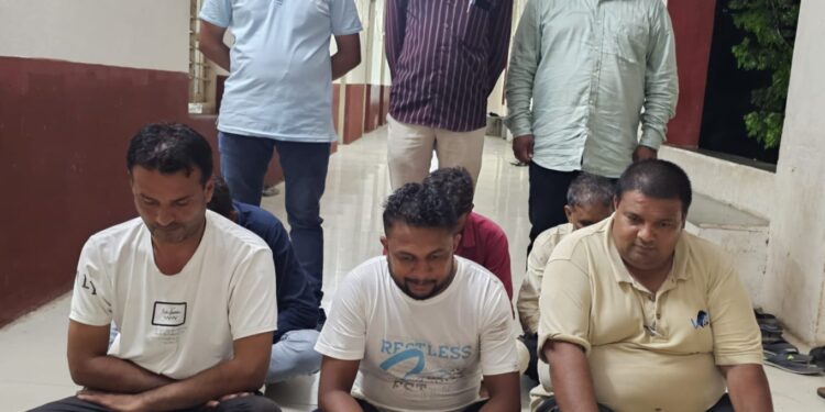 ગંજીપત્તાનો તીનપત્તીનો હારજીતનો જુગાર રમતા કુલ-૧૦ પૈકી ૦૬ માણસોને રોકડ રૂ.૧,૦૭,૫૦૦/-ના મુદ્દામાલ સાથે ઝડપી પાડતી ​ભાવનગર લોકલ ક્રાઇમ બ્રાન્ચ