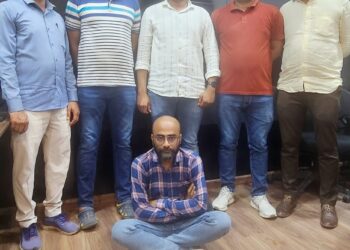 દેશી બનાવટની પિસ્ટલ કિ.રૂ.૧૦,૦૦૦/- તથા જીવતાં કાર્ટીસ નંગ-૦૬ કિ.રૂ.૬૦૦/- મળી કુલ રૂ.૧૦,૬૦૦/-ના મુદ્દામાલ સાથે ઇસમને ઝડપી પાડતી ભાવનગર લોકલ ક્રાઇમ બ્રાન્ચ તથા પેરોલ ફર્લો સ્કવોડ