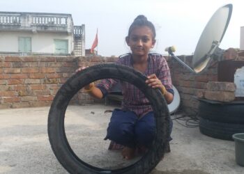 ભાવનગરની કરદેજ કન્યા શાળાની વિદ્યાર્થિનીઓ દ્વારા પાણીજન્ય  રોગચાળો ફેલાઈ નહીં એ માટે પોરાનાશક કામગીરી પોતાના ઘરે તથા આજુબાજુના પાંચ ઘરોમાં કરવામાં આવી હતી.