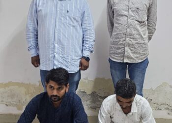 રોકડ રૂ.૨૧,૫૦૦/-સહિત કુલ રૂ.૨૬,૫૦૦/- ના મુદ્દામાલ સાથે ક્રિકેટ સટ્ટાનો જુગાર રમતાં બે ઇસમોને ઝડપી પાડતી ભાવનગર લોકલ ક્રાઇમ બ્રાન્ચ