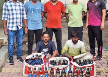 ભાવનગર લોકલ ક્રાઇમ બ્રાન્ચ નો સપાટો ભારતીય બનાવટનાં પરપ્રાંત ઇંગ્લીશ દારૂની અલગ-અલગ બ્રાન્ડની બોટલ નંગ-૧૦૮ સાથે બે માણસોને ઝડપી લીધાં .