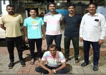 છેતરપીંડી અને વિશ્વાસઘાતનાં ગુન્હામાં અલગ-અલગ બે પોલીસ સ્ટેશનમાં છેલ્લા ૧૫ વર્ષથી નાસતાં-ફરતાં આરોપીને ઝડપી પાડતી ભાવનગર પેરોલ ફર્લો સ્કવોડ