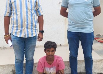 ચોરી થયેલ મોબાઇલ ફોન કિ.રૂ.૧૦,૦૦૦/-ના મુદ્દામાલ સાથે એક ઇસમને ઝડપી ચોરીનો ગુન્હો શોધી કાઢતી ભાવનગર લોકલ ક્રાઇમ બ્રાન્ચ