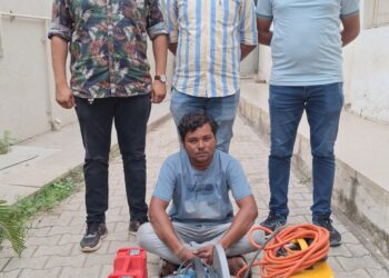 ફેબ્રીકેશનના સાધનોની થયેલ ચોરીના કિ.રૂ.૧૫,૦૦૦/-ના મુદ્દામાલ સાથે એક ઇસમને ઝડપી ચોરીનો ગુન્હો શોધી કાઢતી ભાવનગર લોકલ ક્રાઇમ બ્રાન્ચ