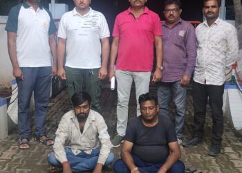 ઠગાઇના અમરેલી જિલ્લાના ડુંગર પોલીસ સ્ટેશનમાં દાખલ થયેલ ગુન્હામાં પકડવાના બાકી આરોપીને ઝડપી પાડતી ભાવનગર લોકલ ક્રાઇમ બ્રાન્ચ