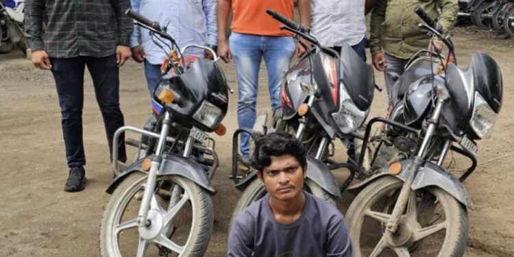 ચોરી કરેલ મોટર સાયકલ-૦૩ કિ.રૂ.૯૫,૦૦૦/-ના મુદ્દામાલ સાથે એક ઇસમને ઝડપી ચોરીનો ગુન્હો શોધી કાઢતી ભાવનગર લોકલ ક્રાઇમ બ્રાન્ચ