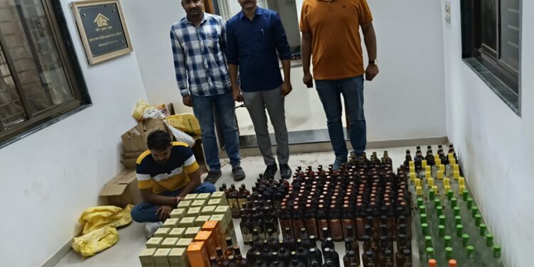 ભારતીય બનાવટનાં પરપ્રાંત ઇંગ્લીશ દારૂની અલગ-અલગ બ્રાન્ડની બોટલ નંગ-૨૮૪ કિ.રૂ.૧,૪૫,૩૨૫/- સહિત કુલ કિ.રૂ.૧,૫૦,૩૨૫/-ના મુદ્દામાલ સાથે એક ઇસમને ઝડપી પાડતી ભાવનગર લોકલ ક્રાઇમ બ્રાન્ચ