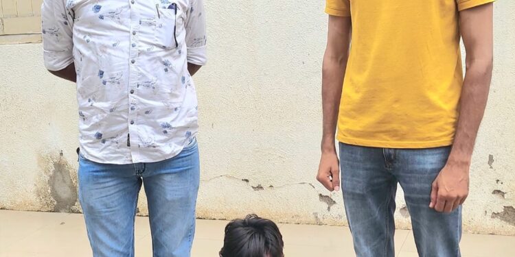 ચોરી થયેલ મોબાઇલ ફોન કિ.રૂ.૧૦,૦૦૦/-ના મુદ્દામાલ સાથે એક ઇસમને ઝડપી ચોરીનો ગુન્હો શોધી કાઢતી ભાવનગર લોકલ ક્રાઇમ બ્રાન્ચ